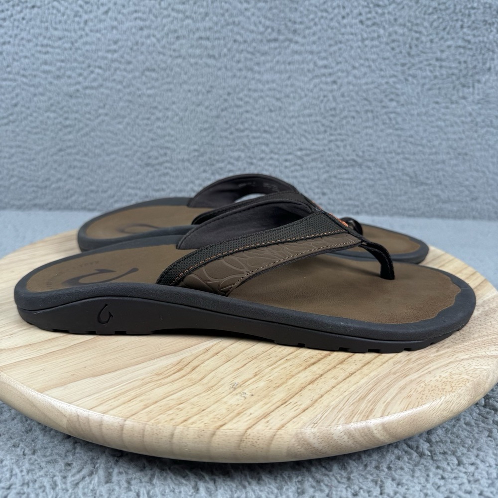OluKai Men's Brown and Black Leather Thong Sandals